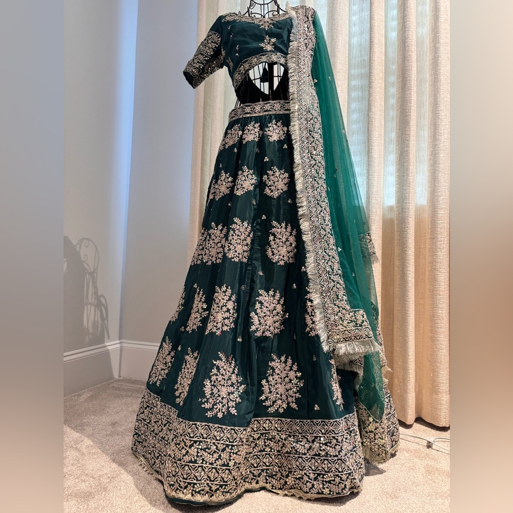 Stunning elegant emerald/silver 3 piece - Lengha Choli & Dupatta,NWT